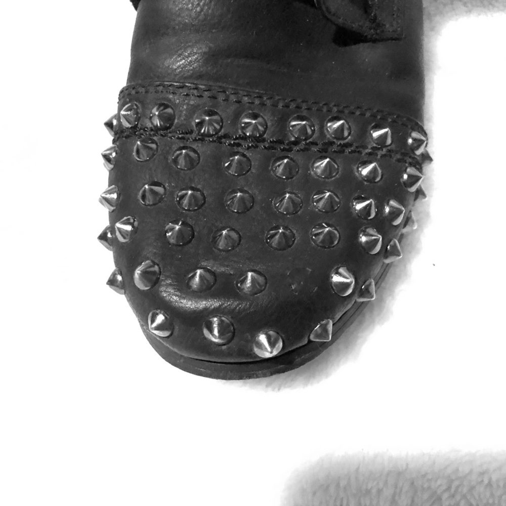 Buckle combat boots